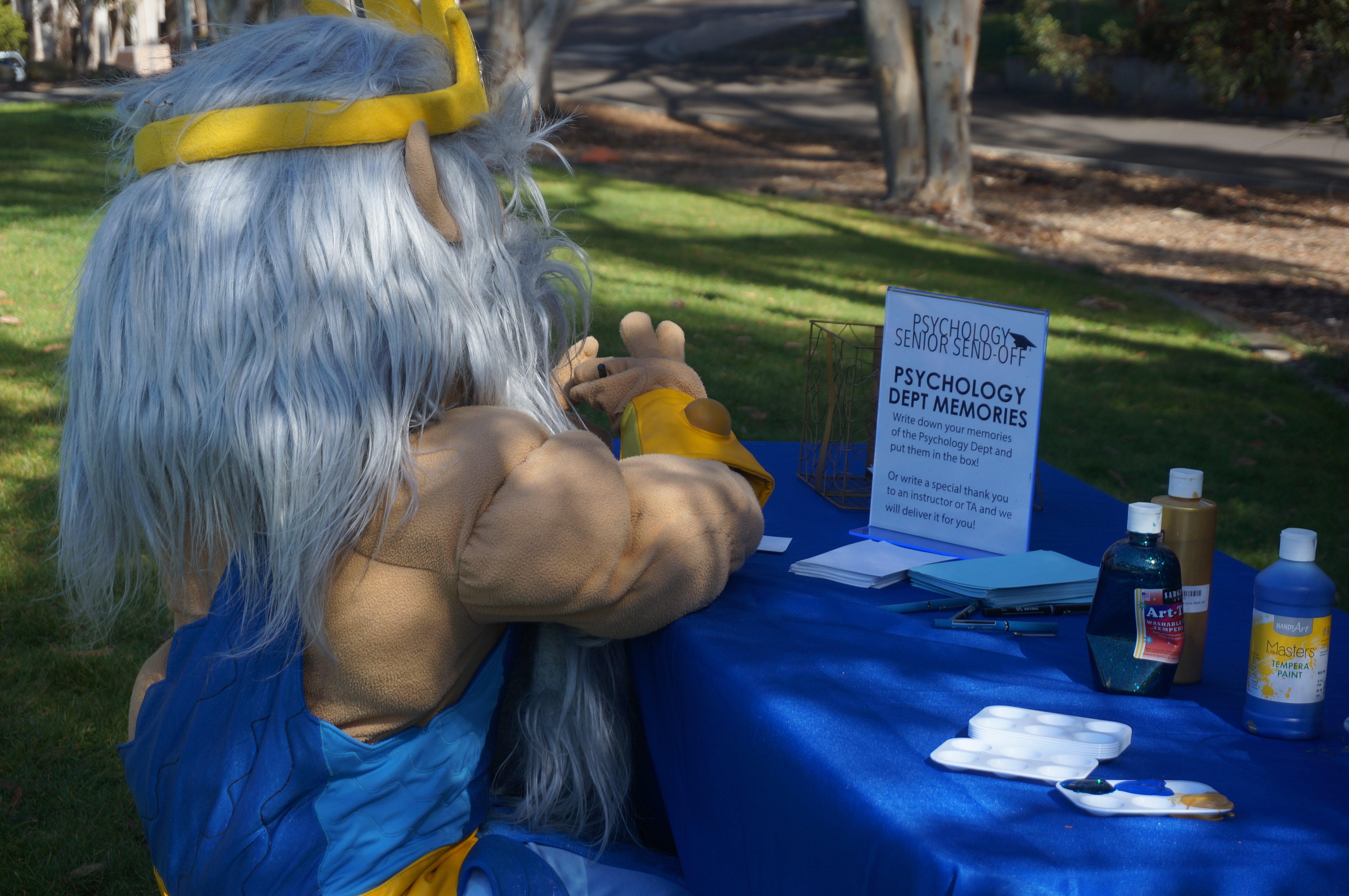 The Triton writes a note for our memory box, photo by Yuchen Jasmine Wu