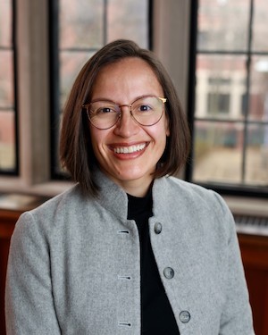 Dr. Marisa Casillas