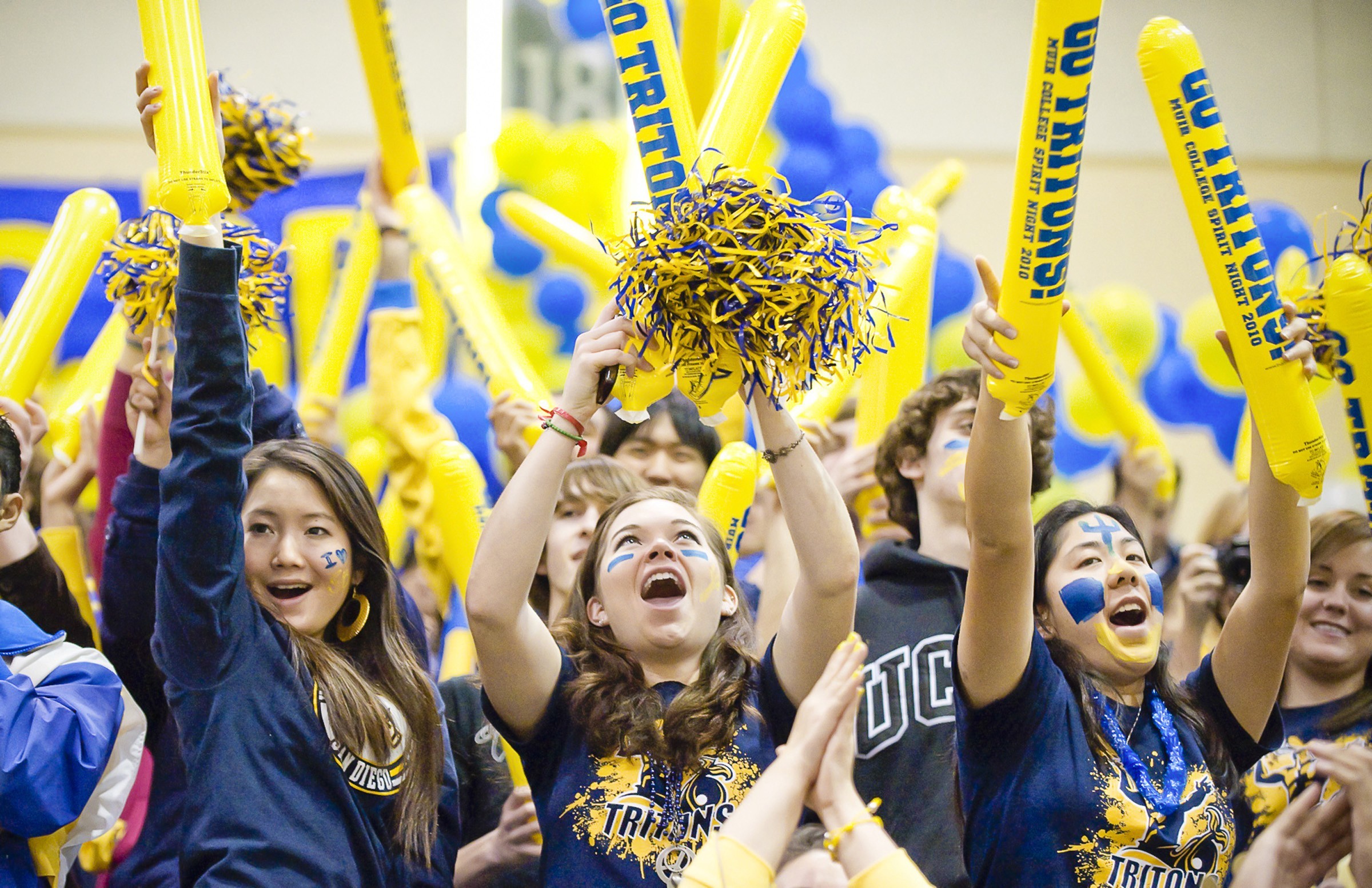 UC San Diego students celebrate Spirit Night, photo by Eric Jepsen